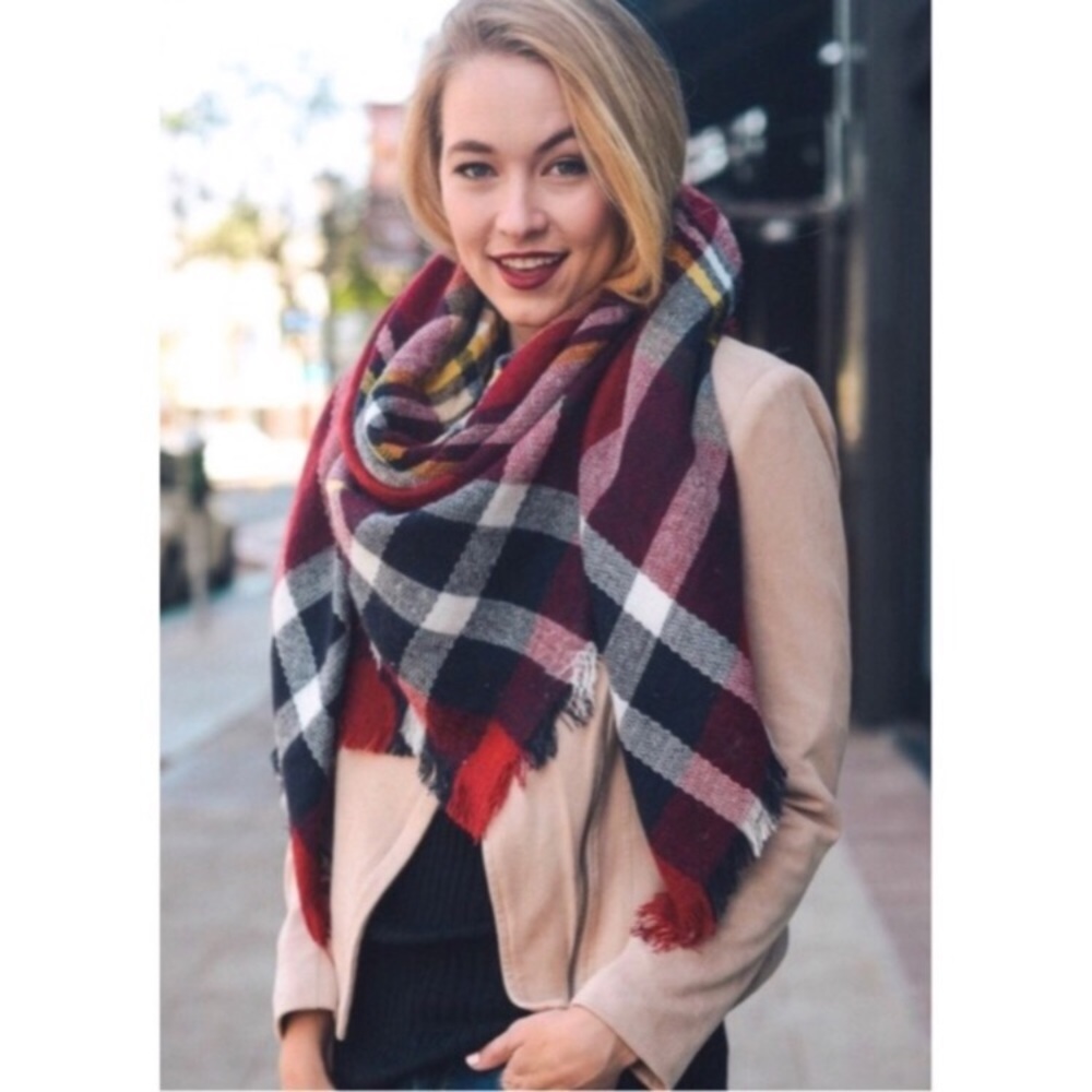 ❗️LAST❗️Burgundy Plaid Blanket Scarf - Picture 2 of 3